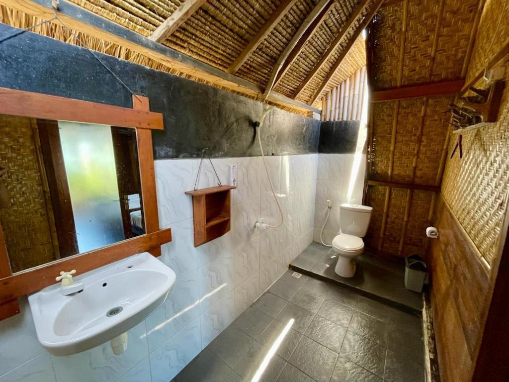 The Golden Ave Bungalow غيلي تراوانغان المظهر الخارجي الصورة